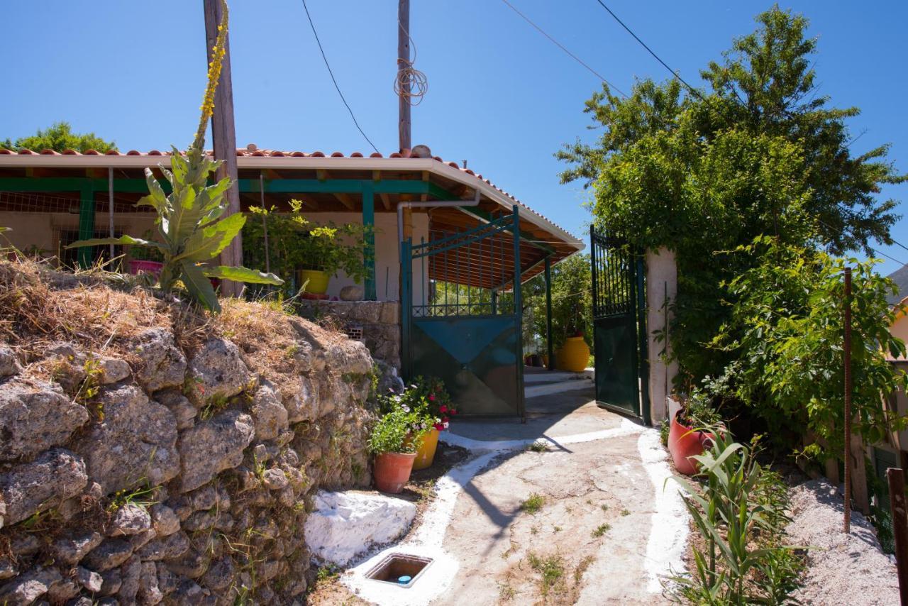 Traditional Houses In The Village Lazarata Exterior photo