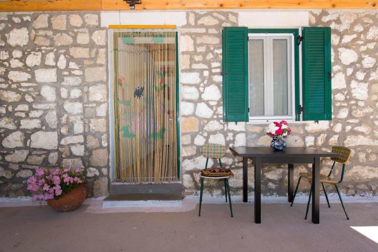 Traditional Houses In The Village Lazarata Exterior photo